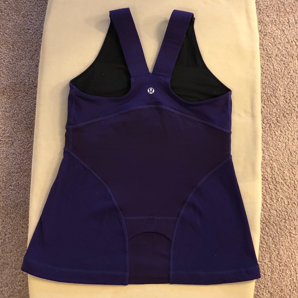Lululemon top with back mesh & pocket